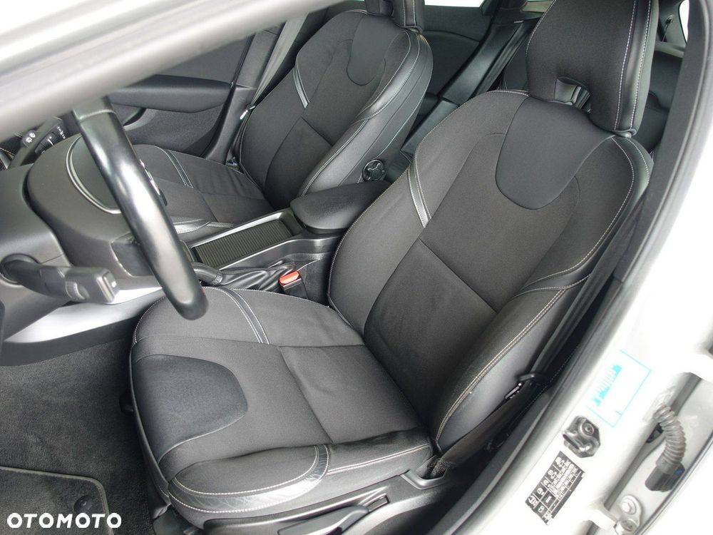 Volvo V40 D3 Geartronic Momentum - 16