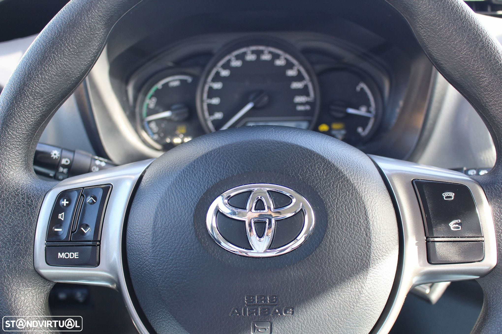 Toyota Yaris 1.5 HSD Active - 22