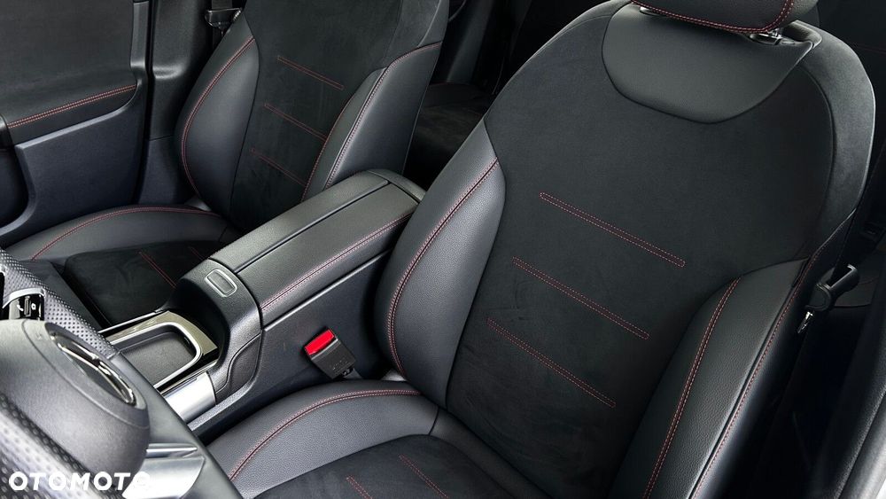 Mercedes-Benz GLB 200 d AMG Line 8G-DCT - 29