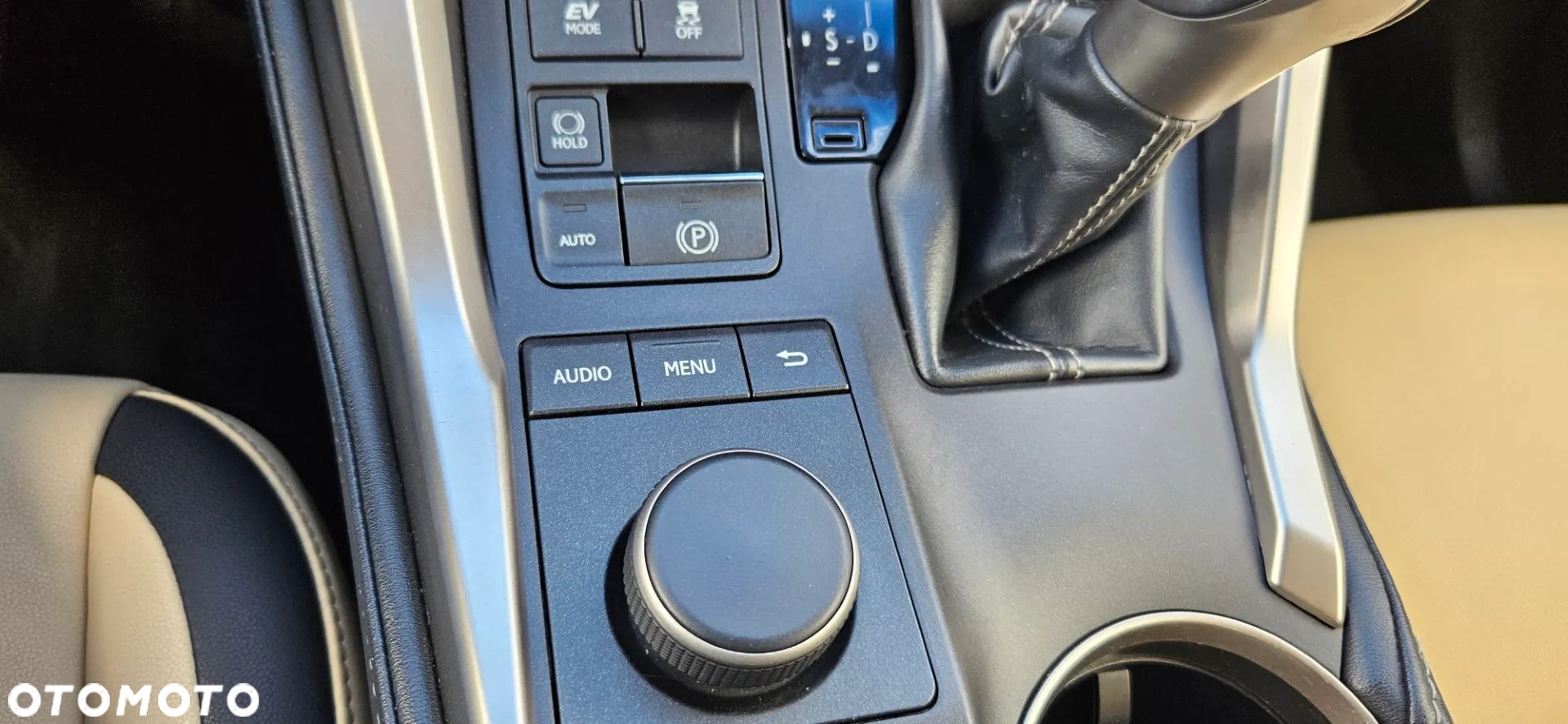 Lexus NX 300h Business Edition AWD - 37