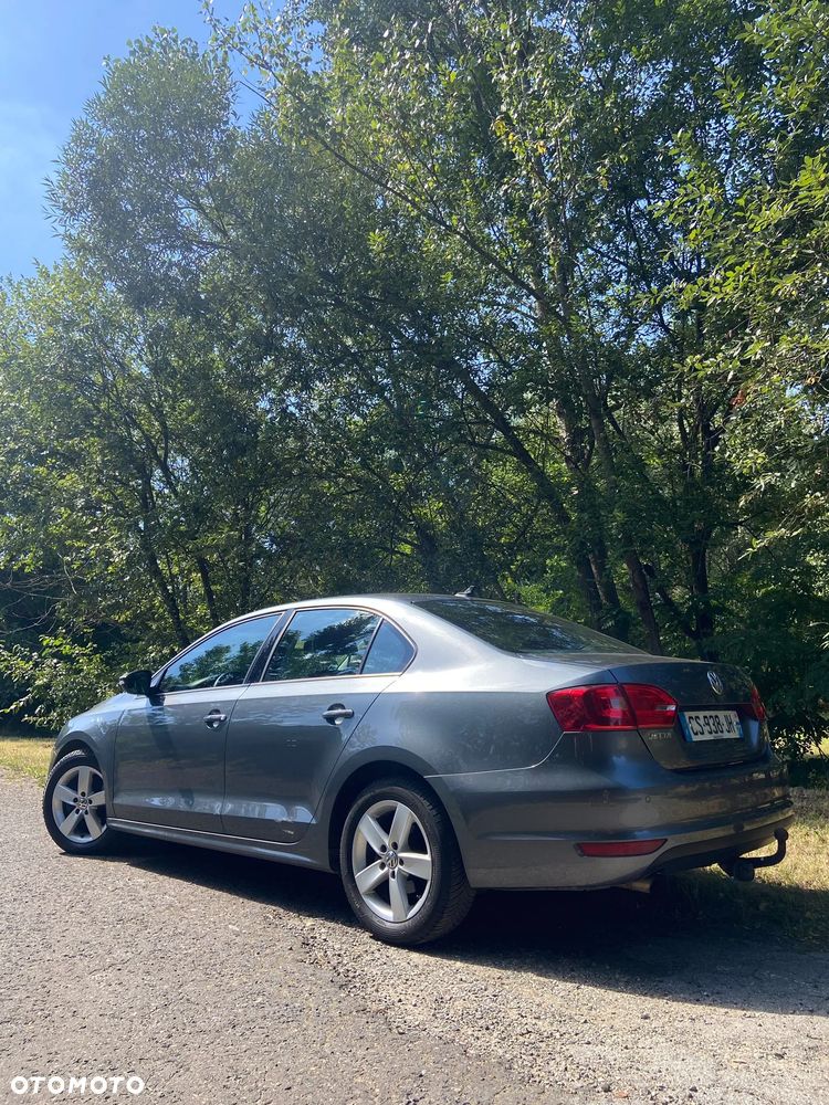 Volkswagen Jetta - 5