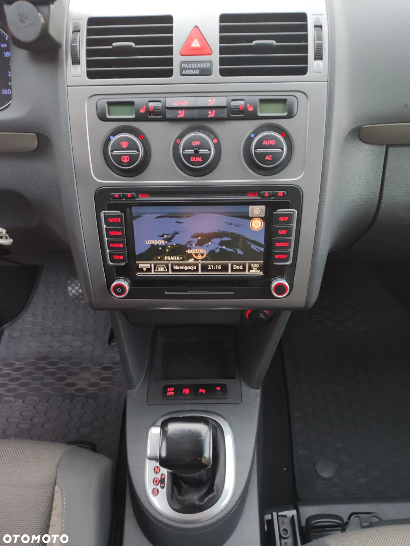 Volkswagen Touran 2.0 TDI DPF DSG Cross - 14