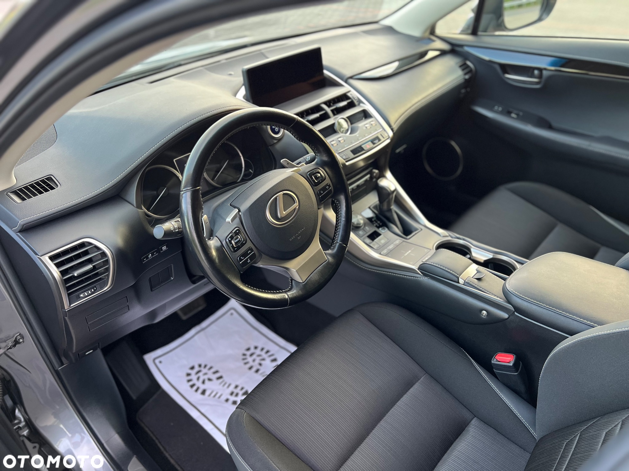 Lexus NX 300h Business Edition AWD - 23