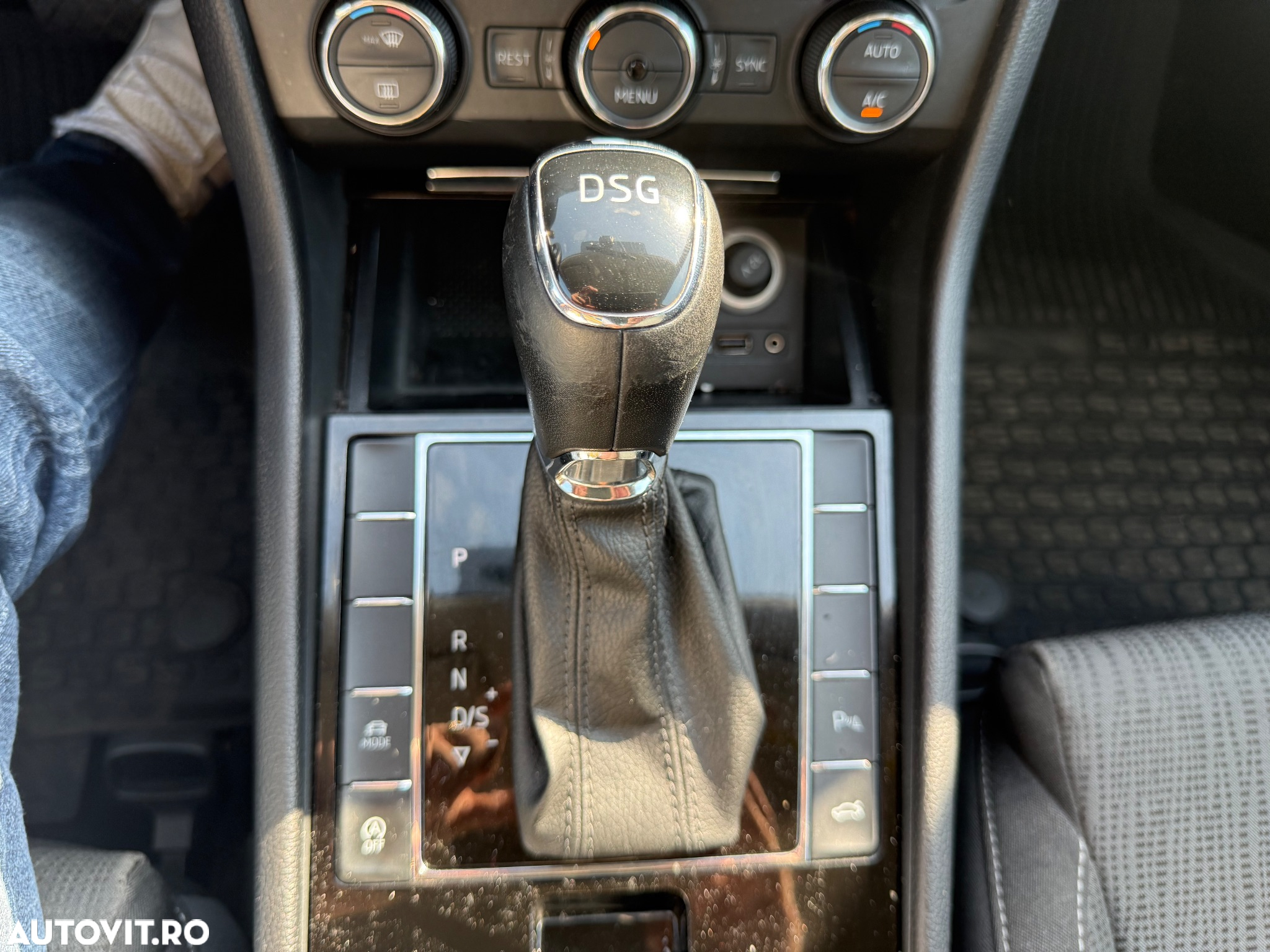 Skoda Superb 2.0 TDI DSG Sportline - 15