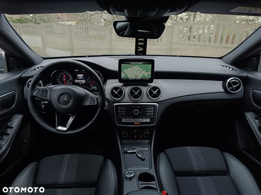 Mercedes-Benz CLA 200 7G-DCT UrbanStyle Edition - 13