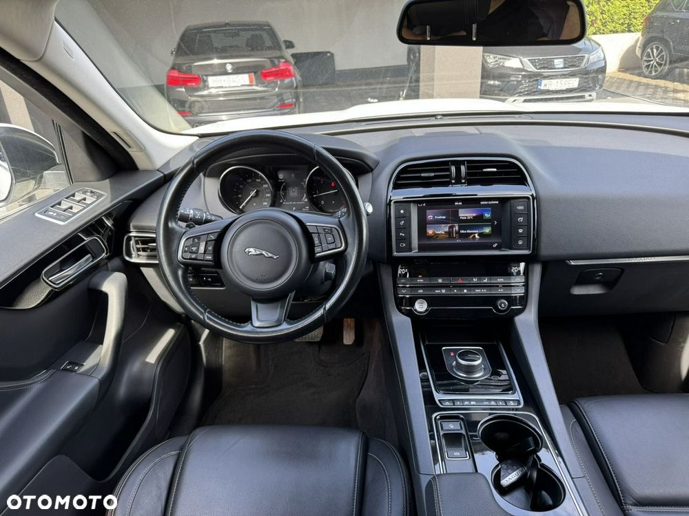 Jaguar F-Pace - 27