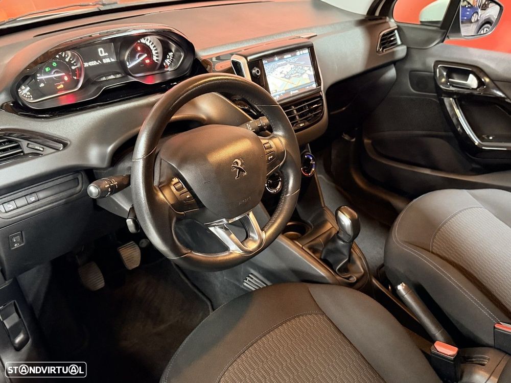 Peugeot 208 1.2 PureTech Signature - 5