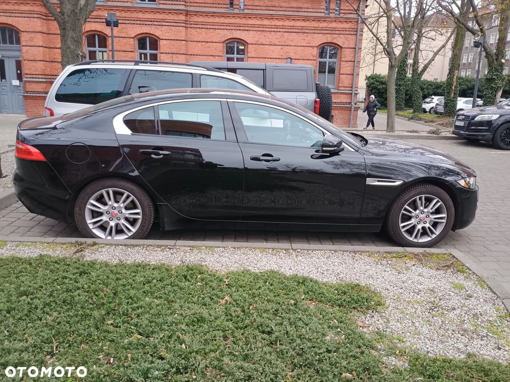 Jaguar XE 25t AWD Portfolio - 5