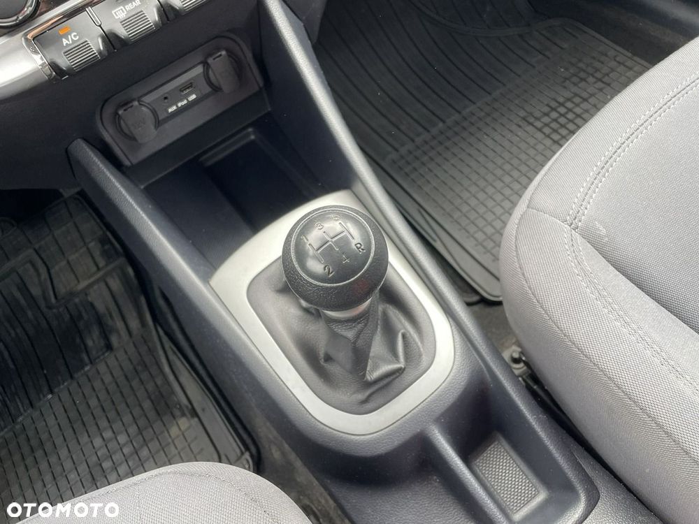 Kia Rio - 15