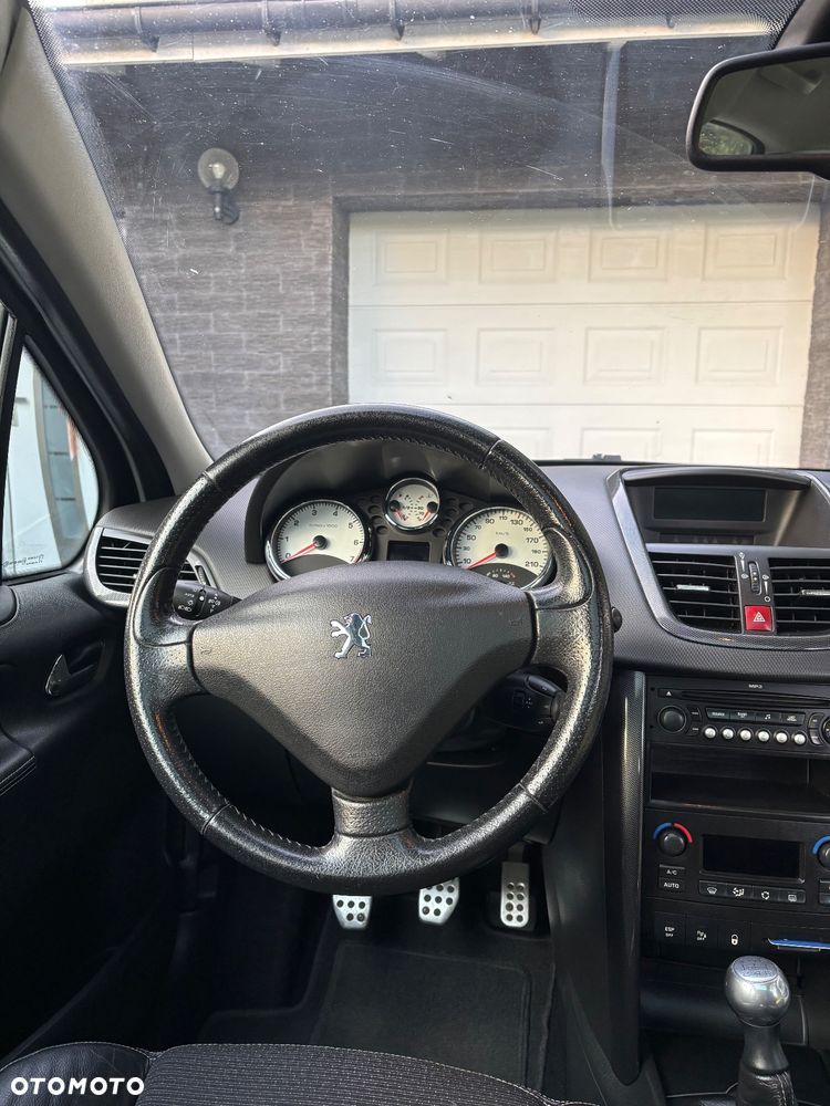 Peugeot 207 - 8
