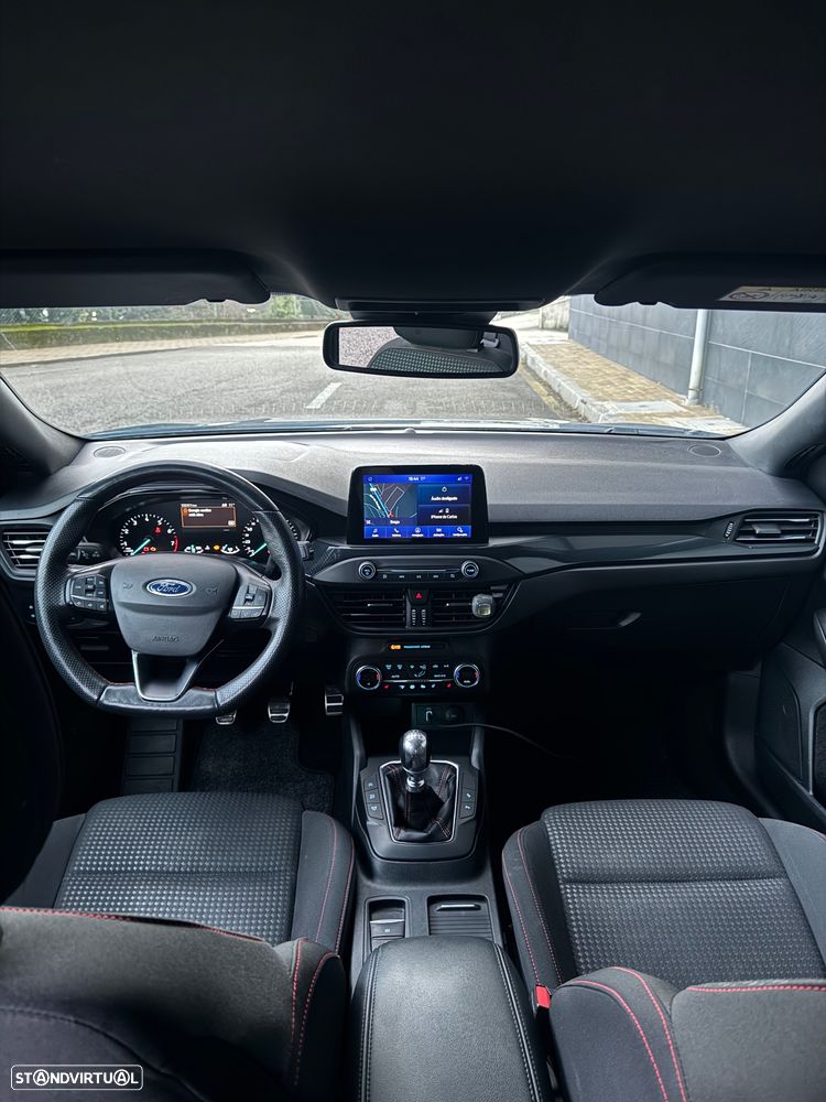 Ford Focus 1.0 EcoBoost S&S ST-Line - 8