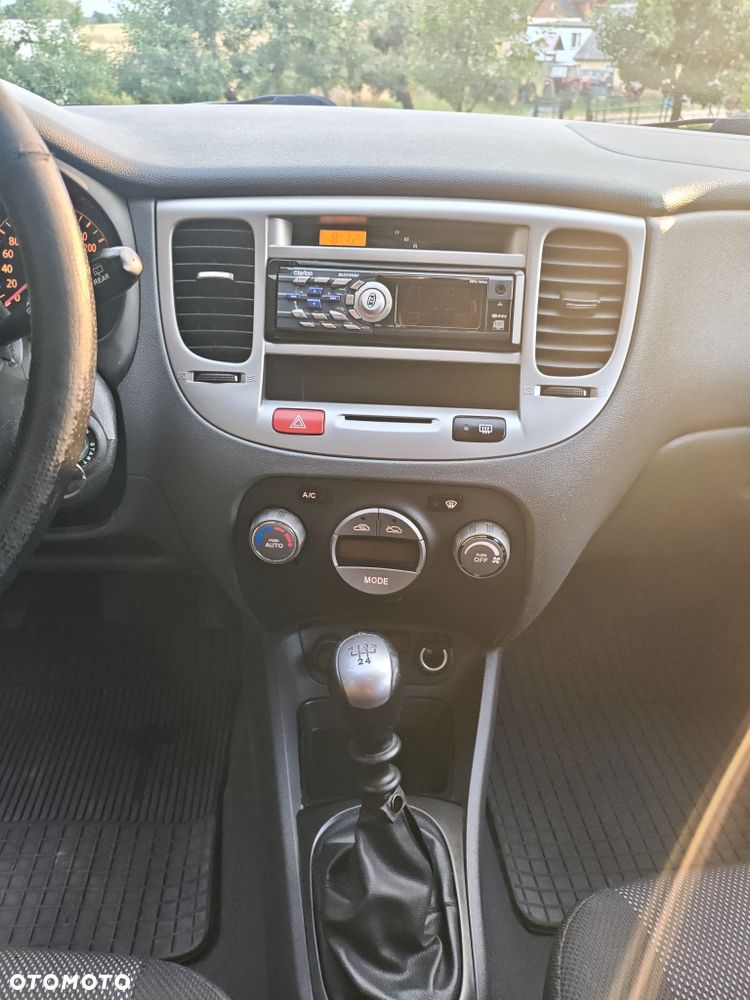 Kia Rio - 7