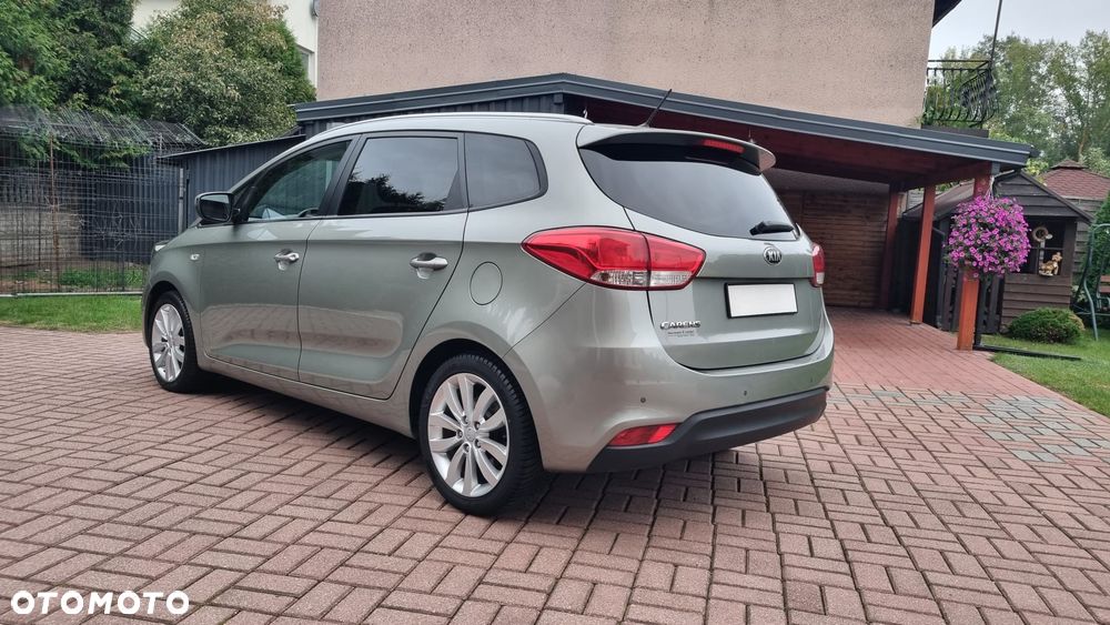 Kia Carens - 28