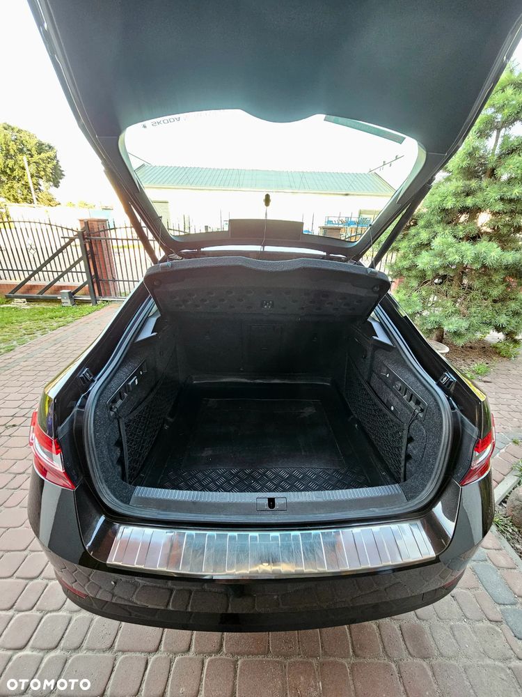 Skoda Superb 2.0 TDI L&K DSG - 9