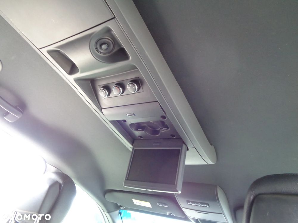 Chrysler Town & Country 3.6 Limited - 10