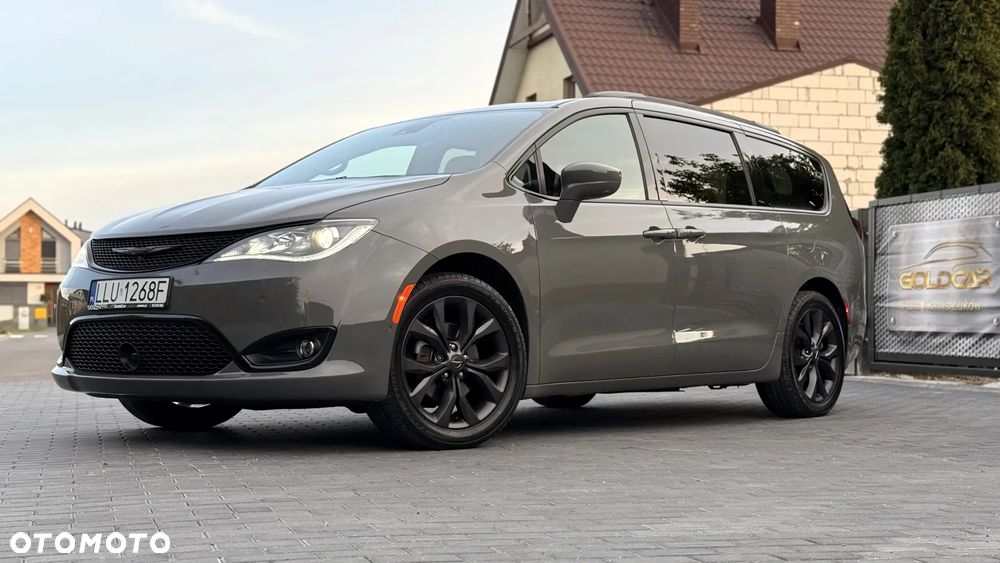 Chrysler Pacifica - 8