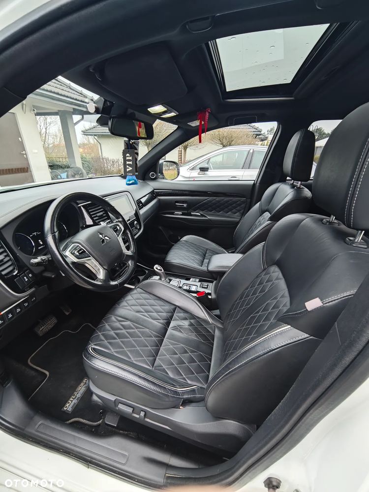 Mitsubishi Outlander Instyle + - 14
