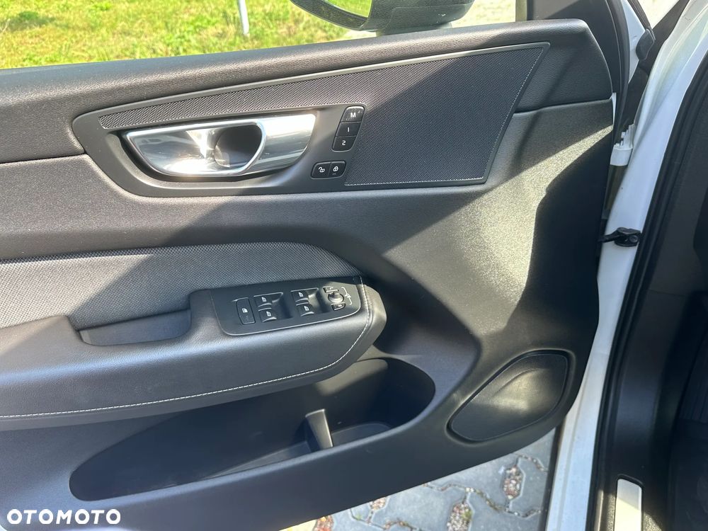 Volvo XC 60 B4 D AWD Geartronic RDesign - 22