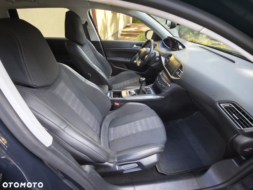 Peugeot 308 1.5 BlueHDi Allure S&S - 17