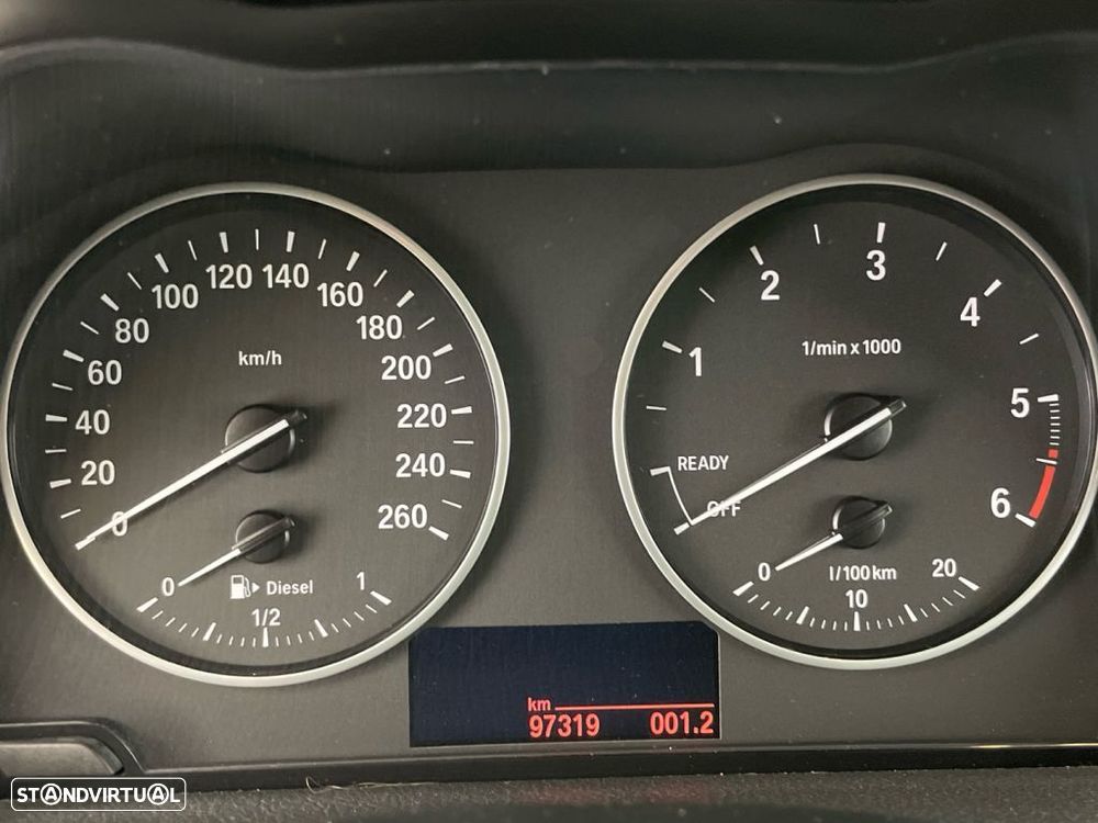 BMW 216 Active Tourer d — fotografia 9