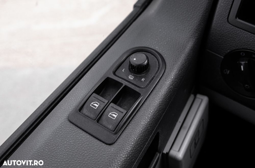 Volkswagen Caravelle - 5