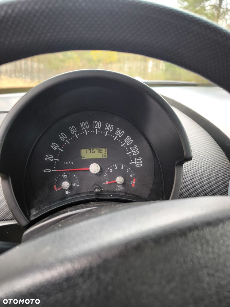 Volkswagen New Beetle - 8