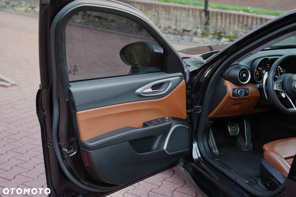 Alfa Romeo Giulia 2.0 Turbo TI Q4 - 25