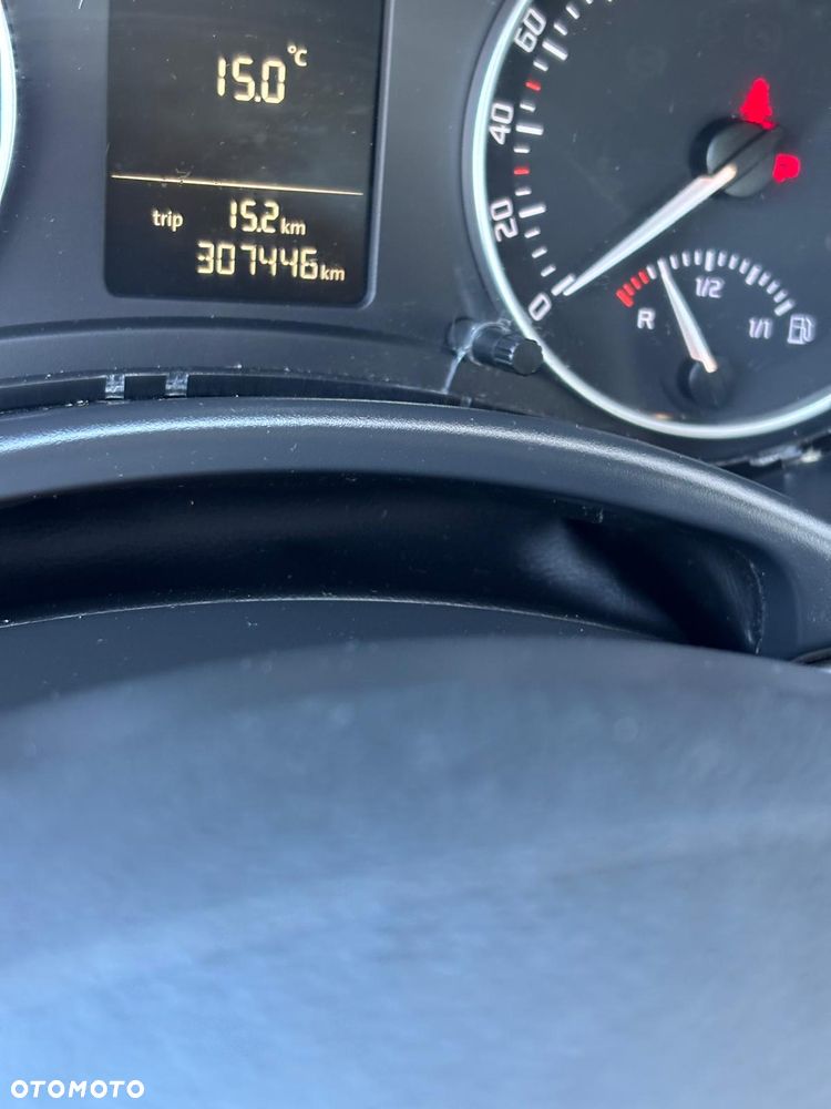 Skoda Octavia 1.6 Ambition - 9