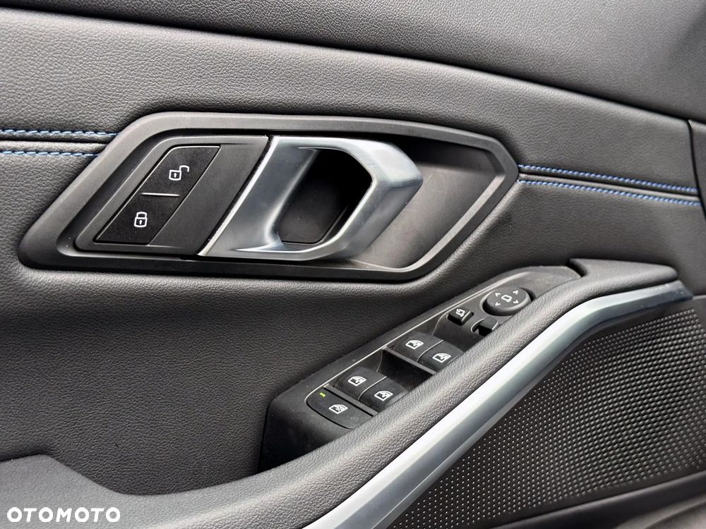 BMW Seria 3 318i M Sport - 10