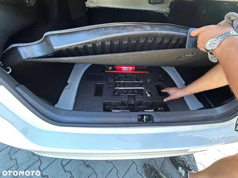 Toyota Camry 2.5 Hybrid Comfort CVT - 16