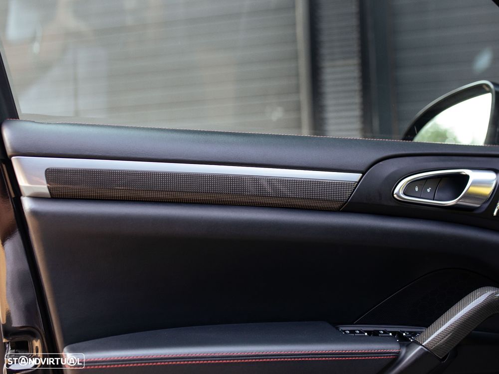 Porsche Cayenne Turbo Tiptronic S - 30