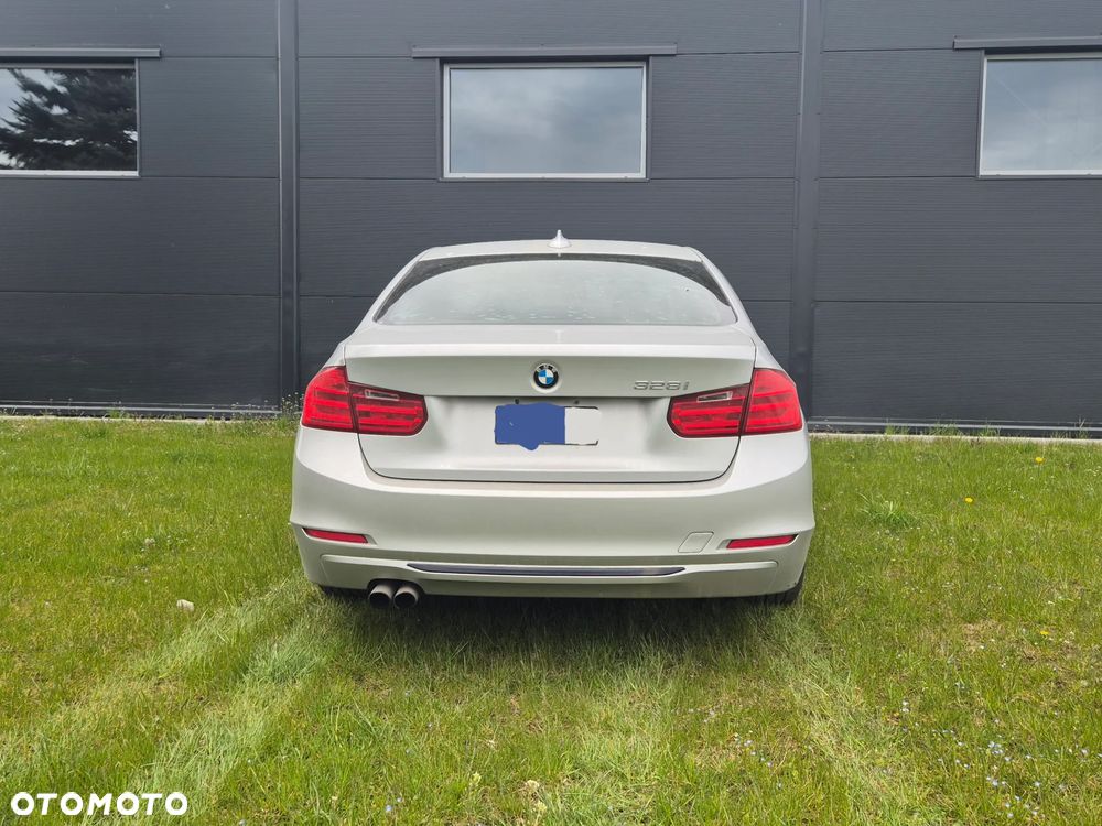 BMW Seria 3 328i Sport Line - 6