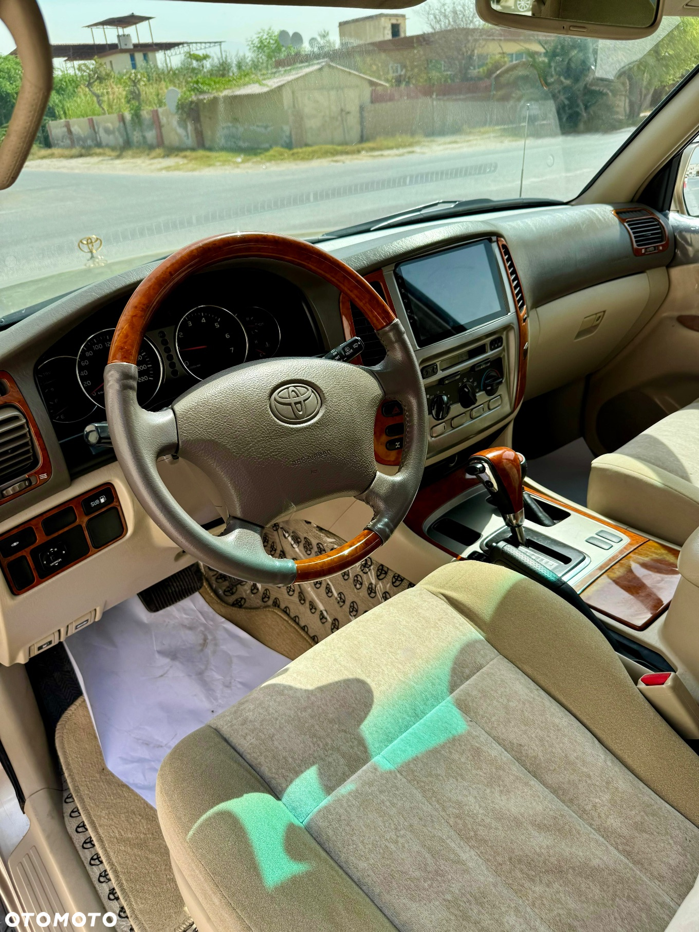 Toyota Land Cruiser - 30