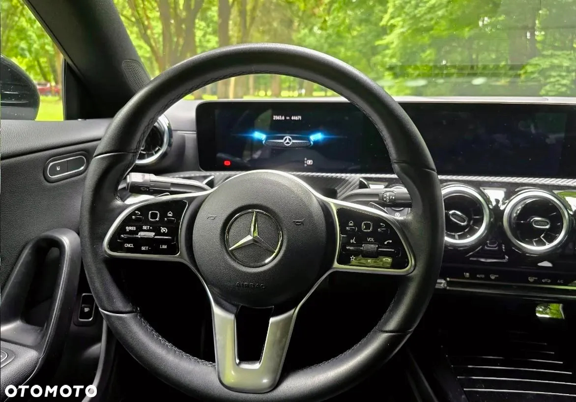 Mercedes-Benz CLA 180 7G-DCT - 11
