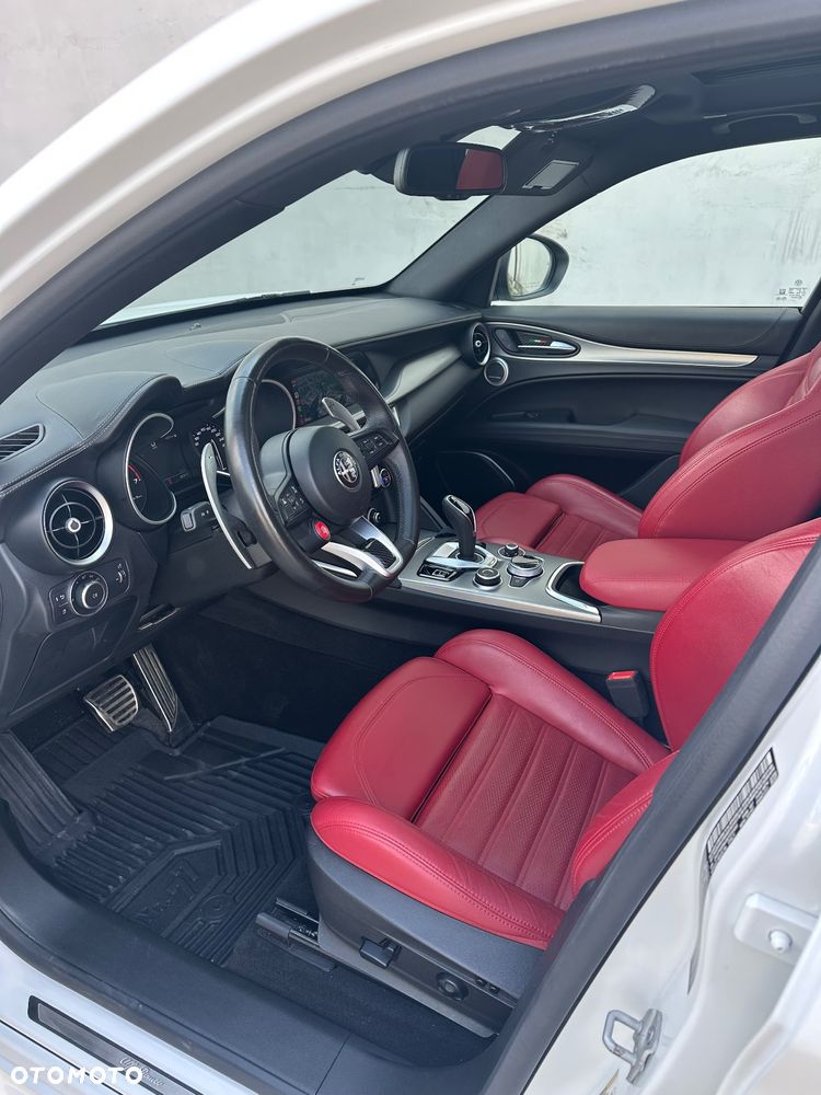 Alfa Romeo Stelvio 2.0 Turbo 16V AT8-Q4 Veloce - 13