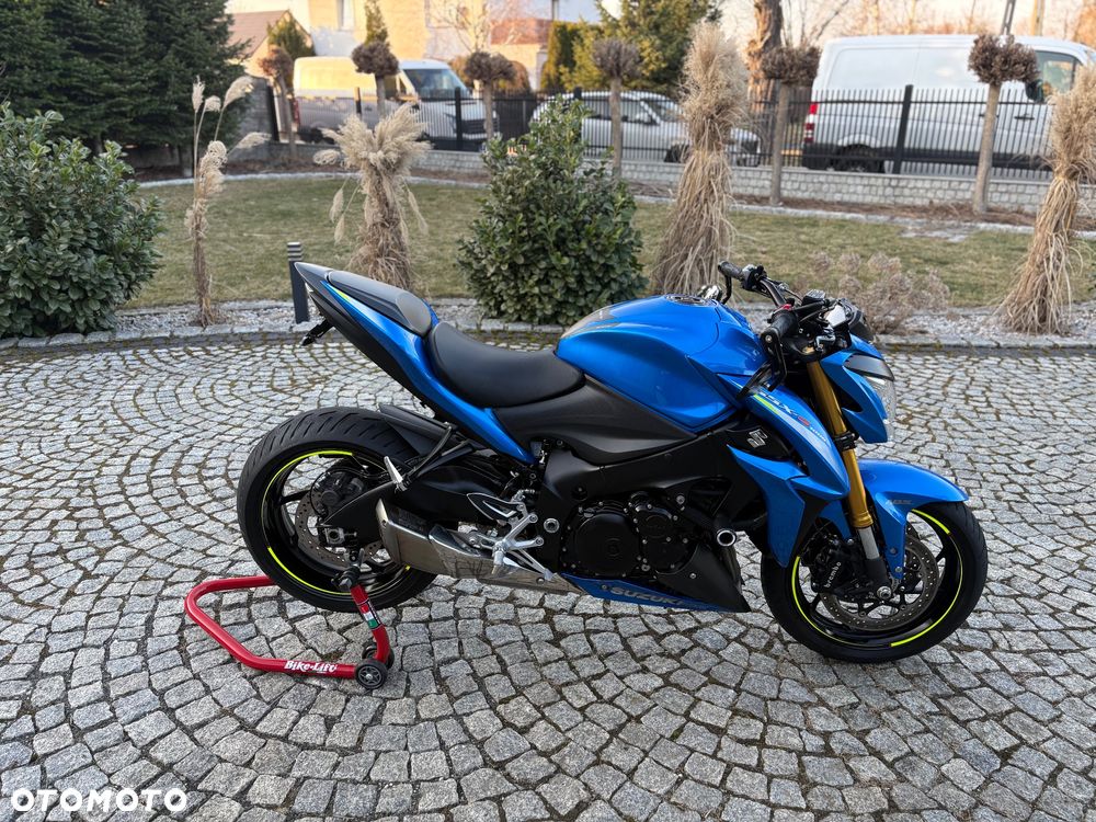 Suzuki GSX - 11
