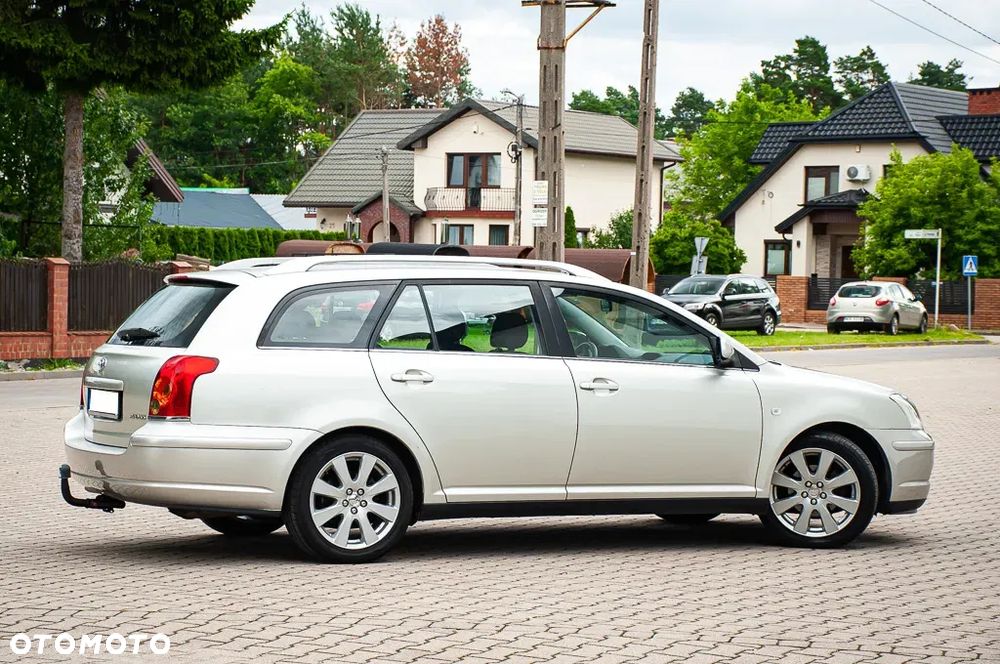 Toyota Avensis 1.8 VVT-i Combi - 13