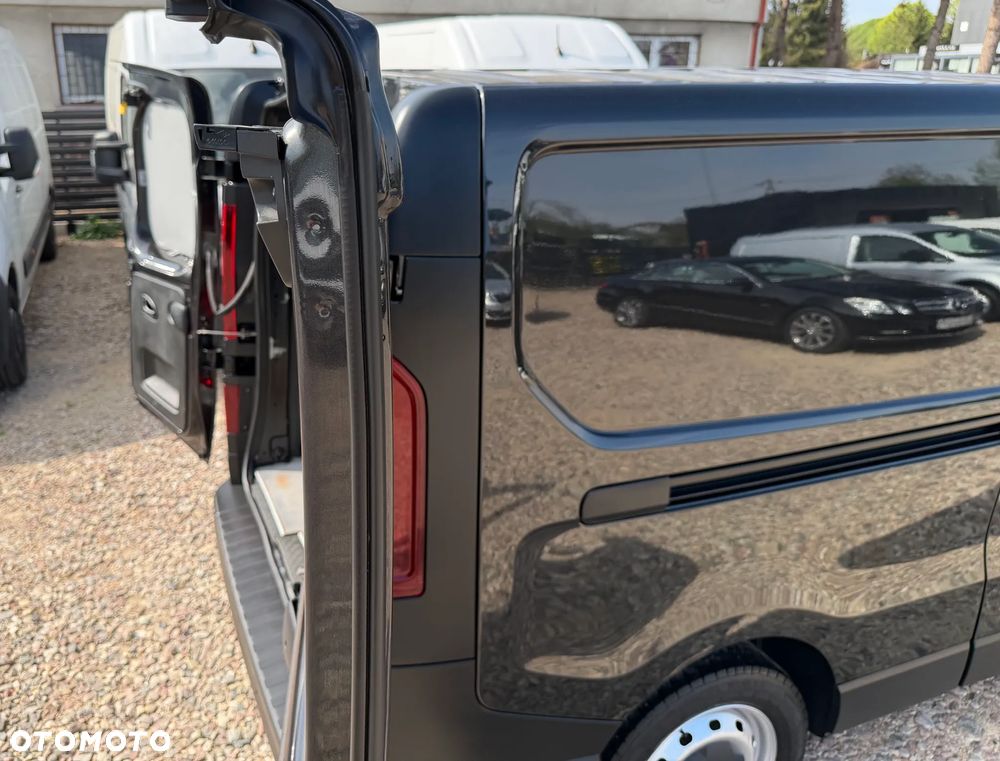 Renault TRAFIC VAN EXTRA L2H1, MAXI LONG, MOCNY SILNIK Euro 6 CI, 2.0 DCI 120KM, ROZRZĄD NA ŁAŃCUCHU, REFLEKTORY LED PURE VISION, KOLOR SPEC. CZARNY METALICZNY, DESIGN BUSINESS+ PAKIET FULL LED + PAKIET CHROM, MOBILNE BIURO, Furgon+ PEŁNA ZABUDOWA ŁADOWNI, Duża ładowność: 1168kg, Długa paka 3m, Pojemność 6,7m3 - 15