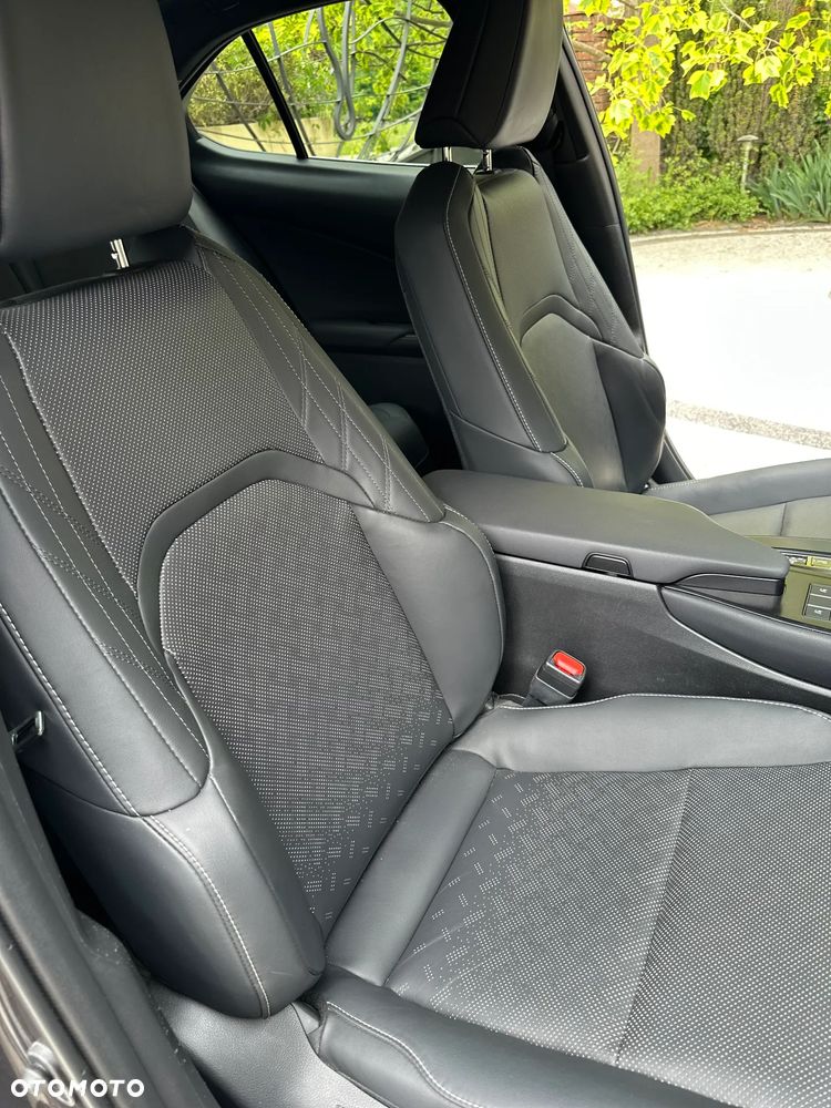 Lexus UX 300e 72.8 kWh Omotenashi 2WD - 14