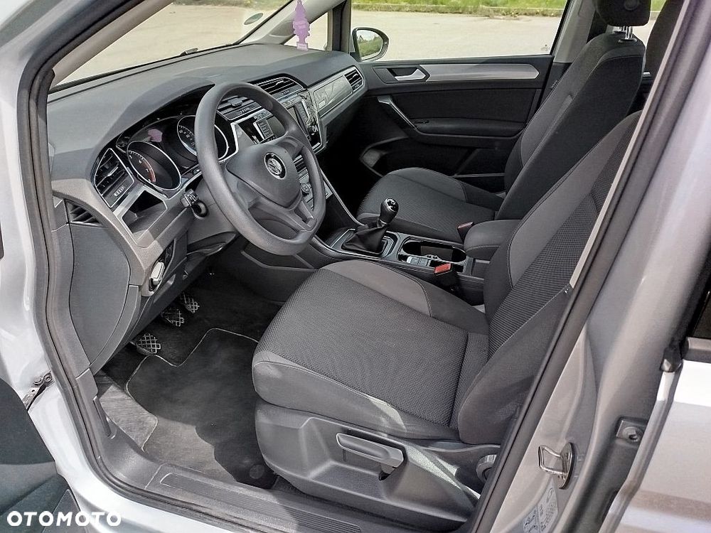 Volkswagen Touran - 5