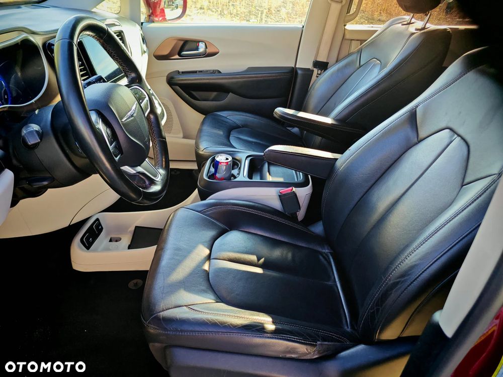Chrysler Pacifica - 11