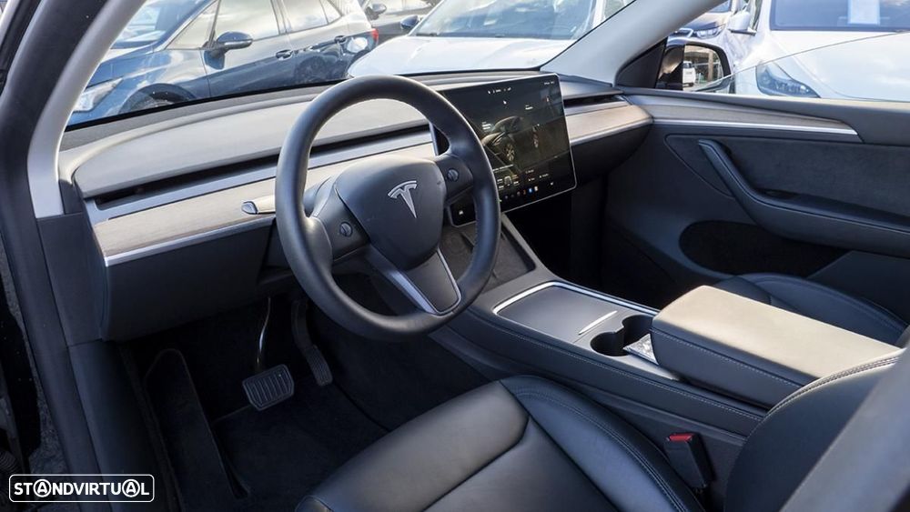 Tesla Model Y Long Range Dual Motor AWD - 11