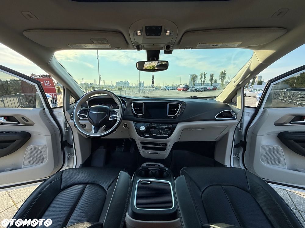 Chrysler Pacifica - 6