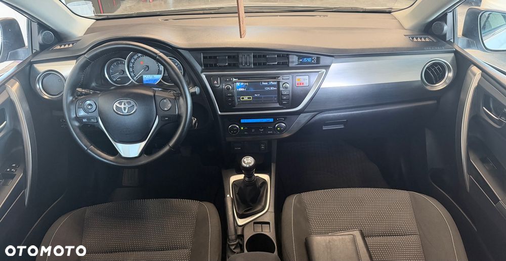 Toyota Auris - 12