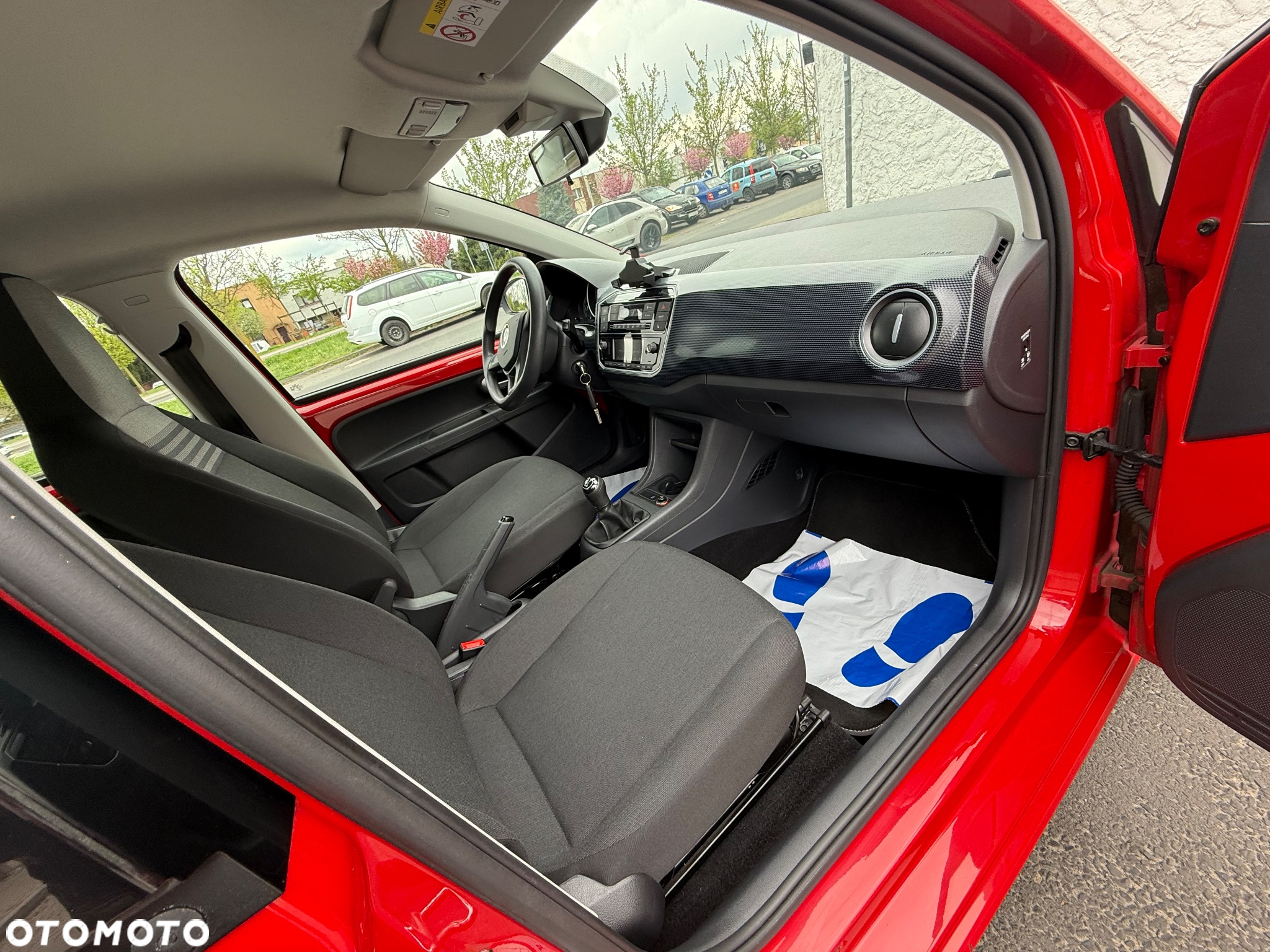 Volkswagen up! colour fortana red - 9