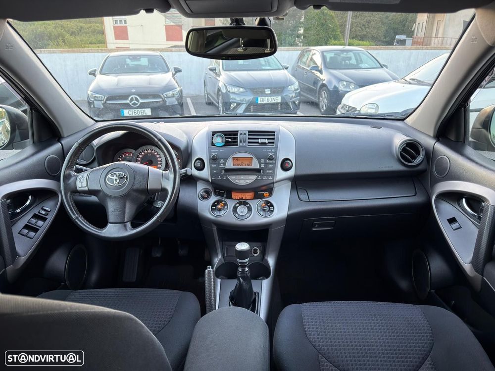 Toyota RAV4 2.2 D-4D X - 13