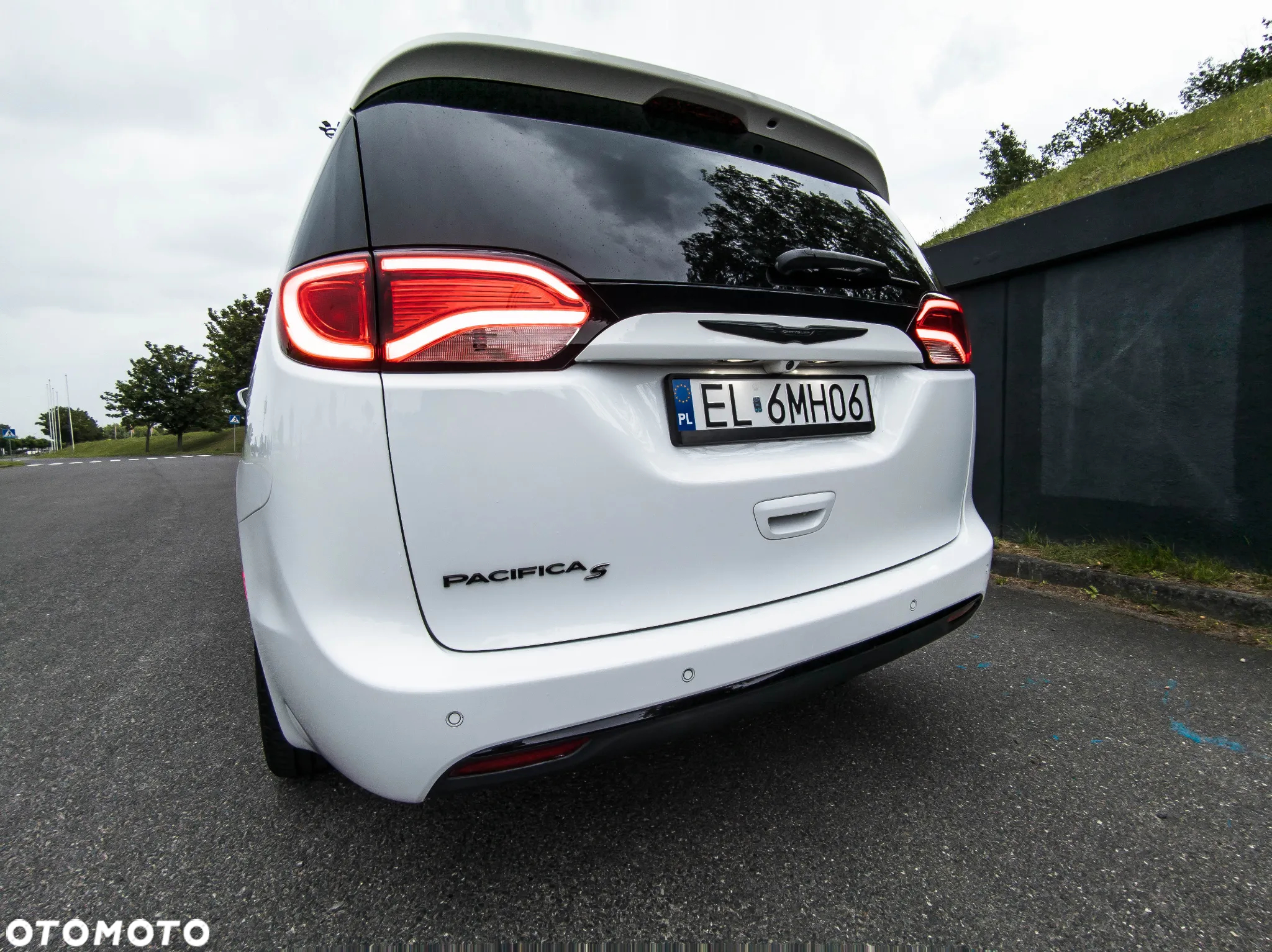 Chrysler Pacifica - 10