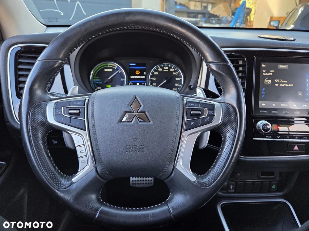 Mitsubishi Outlander - 23