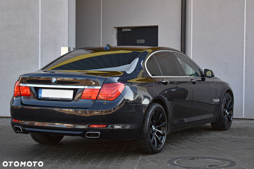 BMW Seria 7 740d Edition Exclusive - 4