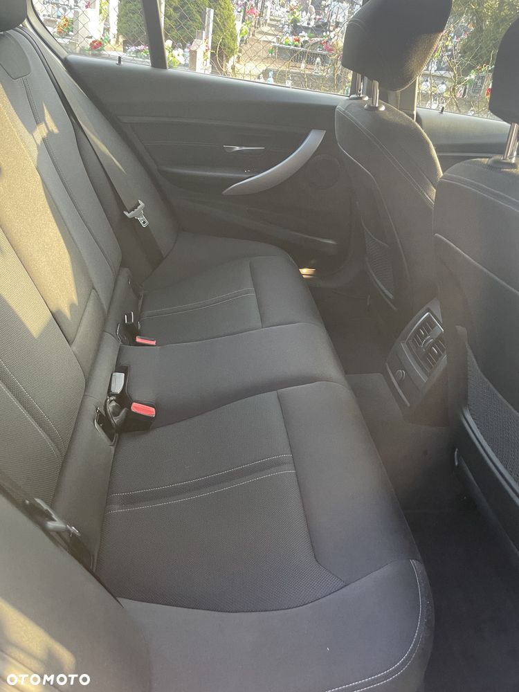 BMW Seria 3 318i - 21